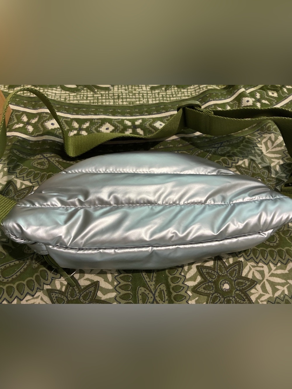 The Perfect Marc Jacobs Metallic Silver Quilted Belt Bag. NWT. Green adjust belt - Picture 6 of 13